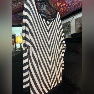 BY design Black and White Striped Sweater🌹